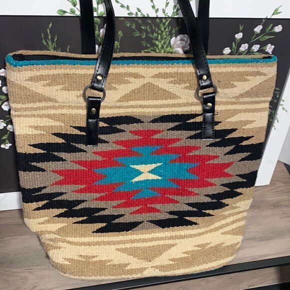 Santa Rosa Handwoven Handbag - Picture 4 of 6